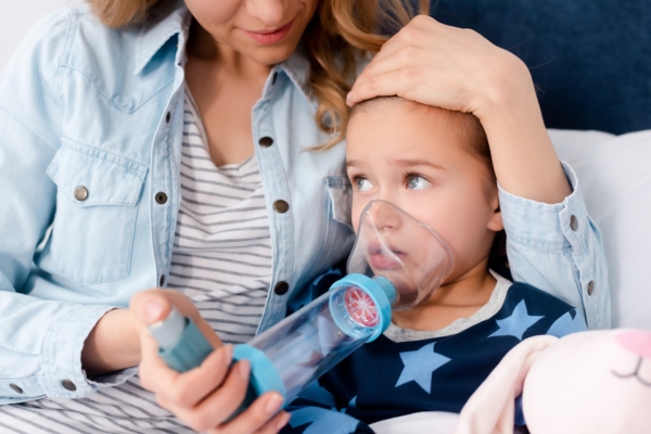 mom assisting child with asthma depicting air quality issues when using air conditioner